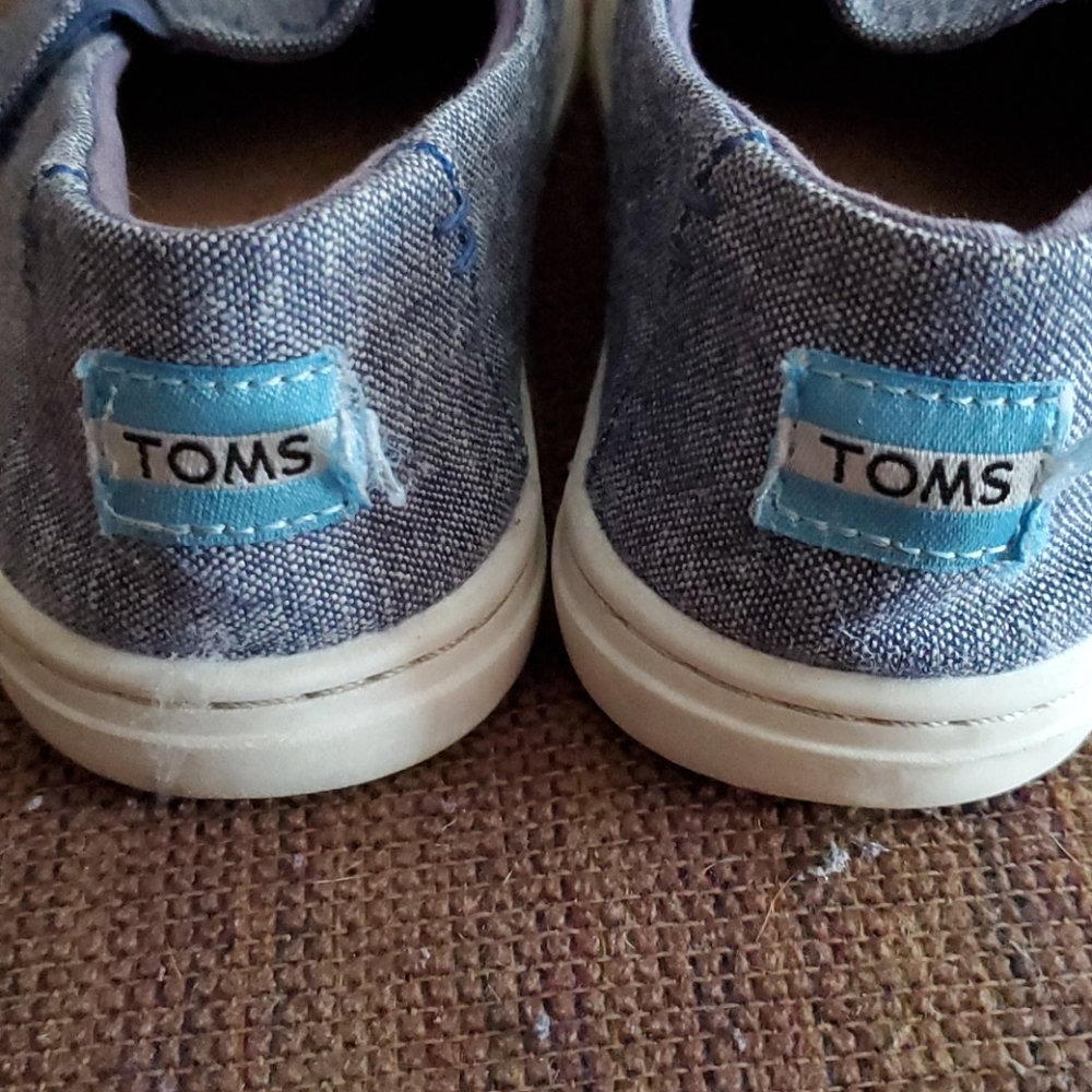 Toms - Picture 6 of 6